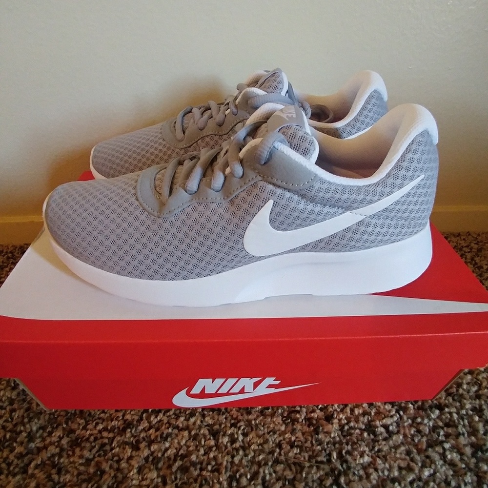 Nike Tanjun Women's Size 8